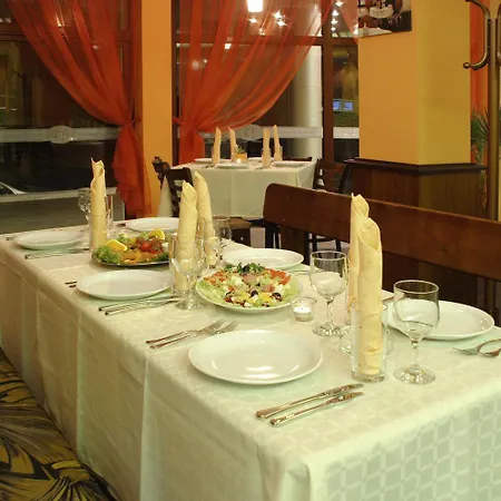 Park Hotel 2*
